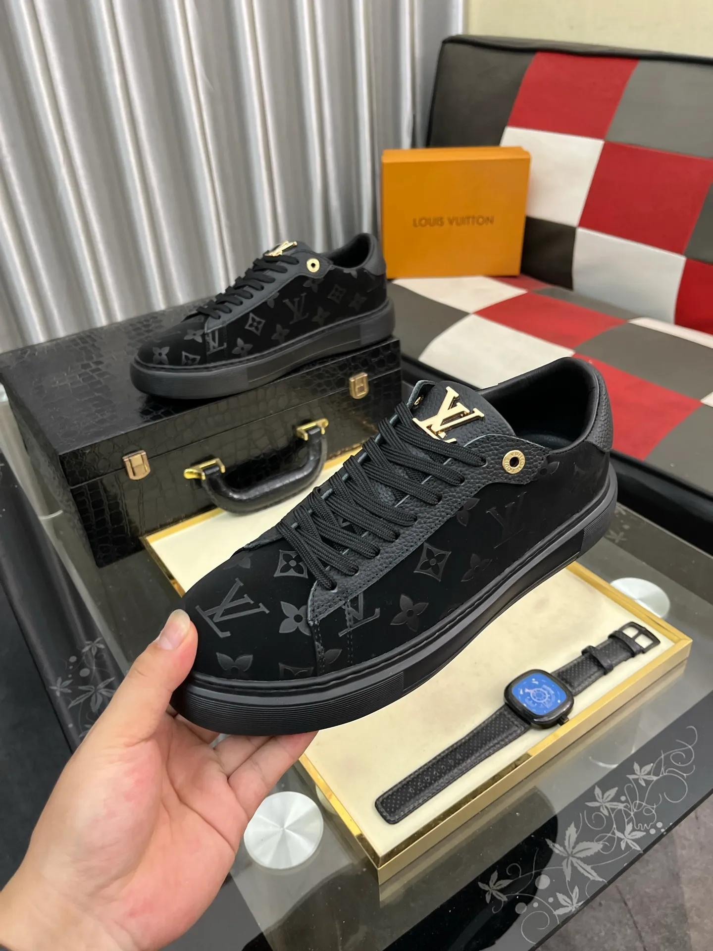 Men's shoes 💰440⌚️⌚️《LV》latest men's casual shoes, genuine leather lining, rubber wear-resistant outsole, fine lines and beautiful strips, not too much decoration, European and American style, comfortable and high-end, code number: 38 to 44 45 can be customized, 3️⃣colors are available